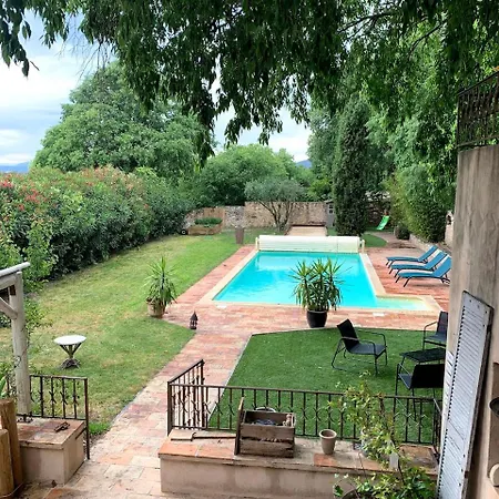 Villa Grande Demeure De Caractere Avec Piscine Au Coeur D Un Village Typique Du Sud De La France *