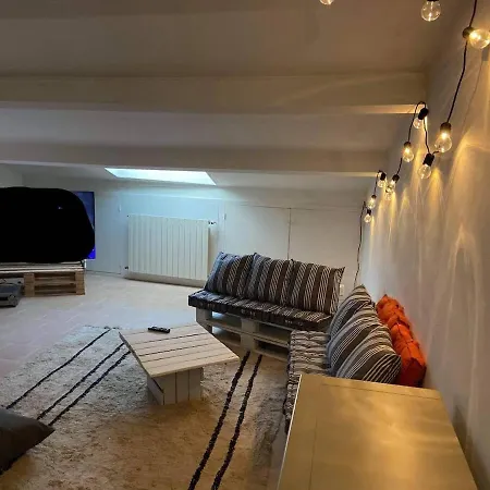 Grande Demeure De Caractere Avec Piscine Au Coeur D Un Village Typique Du Sud De La France * Lagamas