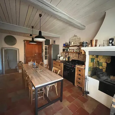 Grande Demeure De Caractere Avec Piscine Au Coeur D Un Village Typique Du Sud De La France