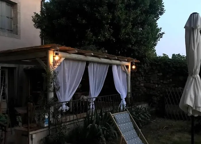 فيلة Grande Demeure De Caractere Avec Piscine Au Coeur D Un Village Typique Du Sud De La France Lagamas