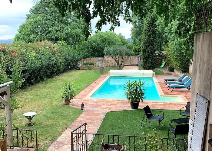 فيلة Grande Demeure De Caractere Avec Piscine Au Coeur D Un Village Typique Du Sud De La France *
