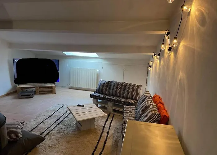 Grande Demeure De Caractere Avec Piscine Au Coeur D Un Village Typique Du Sud De La France * Lagamas