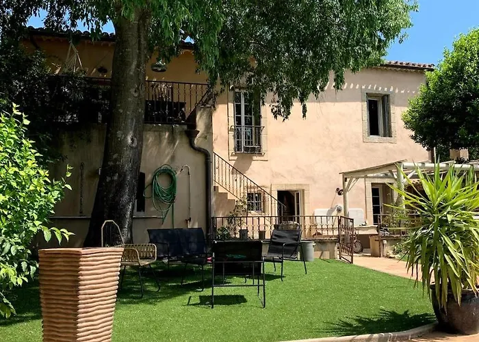 Grande Demeure De Caractere Avec Piscine Au Coeur D Un Village Typique Du Sud De La France * Lagamas