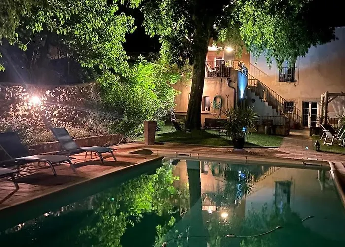Grande Demeure De Caractere Avec Piscine Au Coeur D Un Village Typique Du Sud De La France فيلة *