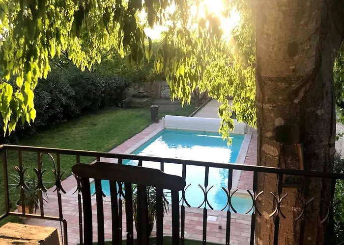 Grande Demeure De Caractere Avec Piscine Au Coeur D Un Village Typique Du Sud De La France *