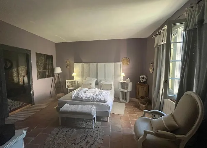 Grande Demeure De Caractere Avec Piscine Au Coeur D Un Village Typique Du Sud De La France فيلة