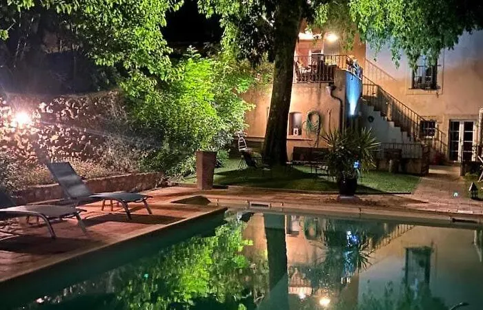 Grande Demeure De Caractere Avec Piscine Au Coeur D Un Village Typique Du Sud De La France *