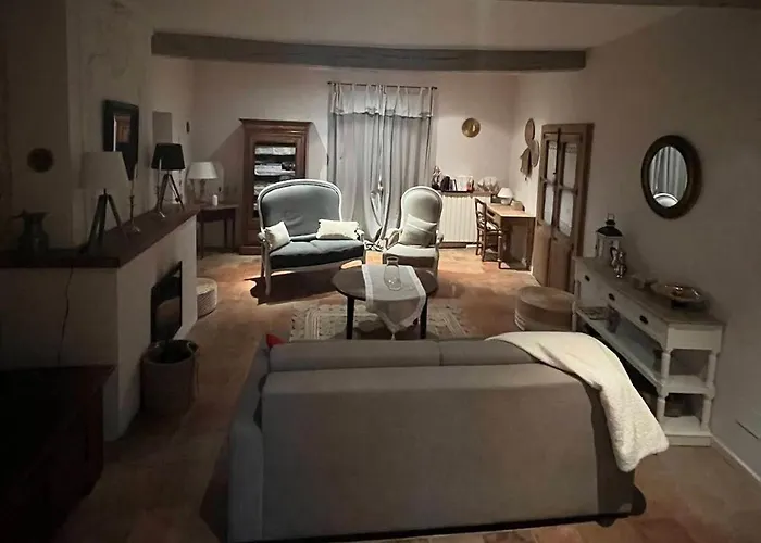 Grande Demeure De Caractere Avec Piscine Au Coeur D Un Village Typique Du Sud De La France فيلة *